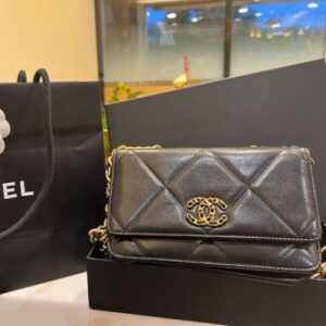 Chanel 19 WOC 黑金鍊款